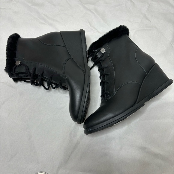 Ugg wedge boots RARE - Picture 3 of 9